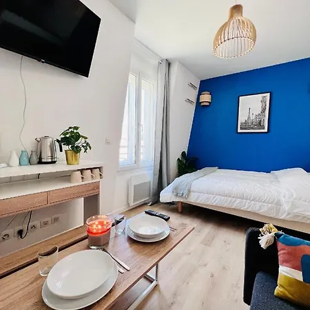 La Vie En Bleu - Proche De Paris *